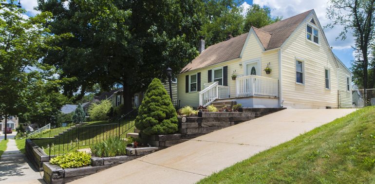 24 E 11th Ave, Runnemede, NJ 08078-$164,900